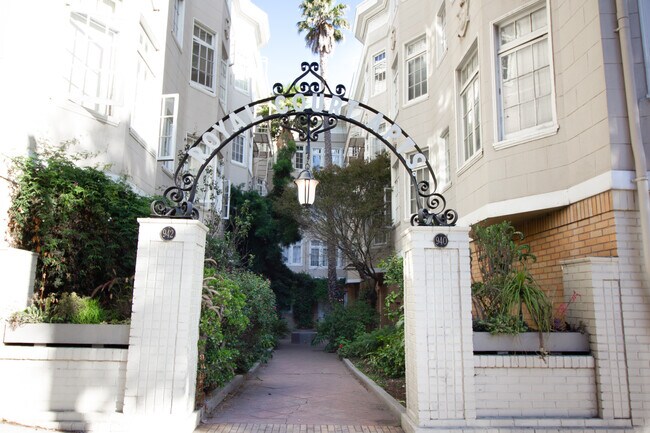 940 Hayes in San Francisco, CA - Building Photo - Building Photo