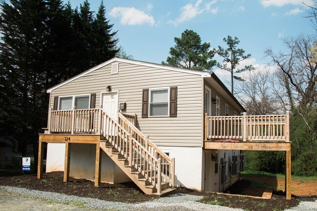 324 Caroline Ave in Charlottesville, VA - Building Photo - Building Photo