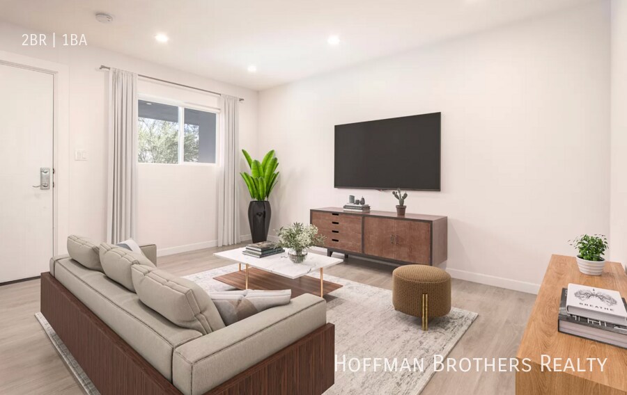 1568 Yosemite Dr in Los Angeles, CA - Building Photo