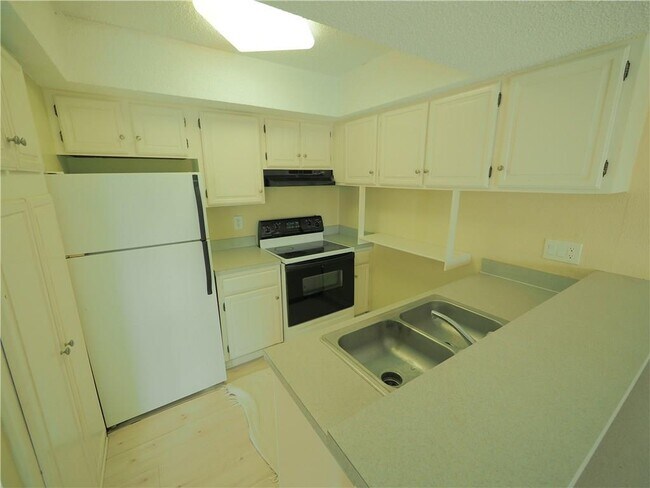 533 Demarett Dr in Lago Vista, TX - Building Photo - Building Photo