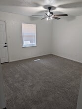 200 Bonnie Bell Ln, Unit 1 in Springtown, TX - Foto de edificio - Building Photo