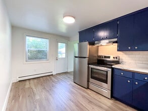 1651 10th Ave, Unit 4 in Newport, MN - Foto de edificio - Building Photo