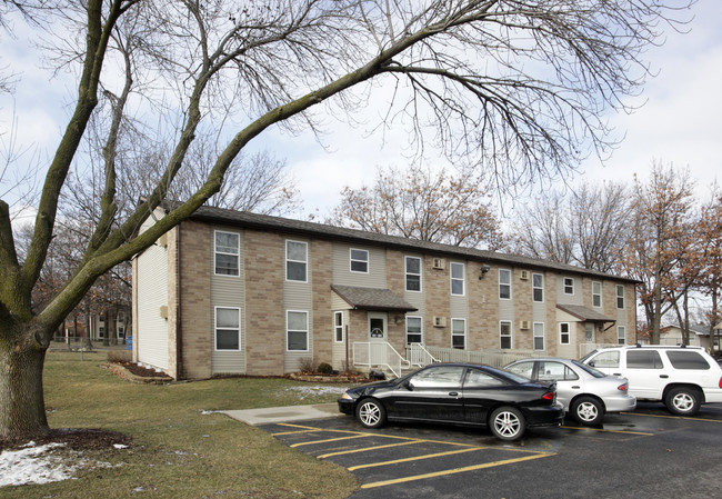 Morris Family Apartments in Morris, IL - Building Photo - Building Photo