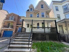 120 S 7th St in Newark, NJ - Building Photo