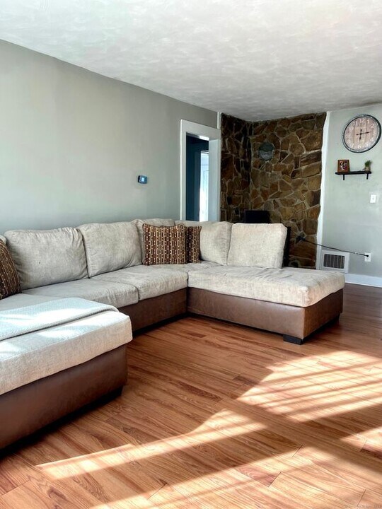 56 Putnam St in Bristol, CT - Building Photo