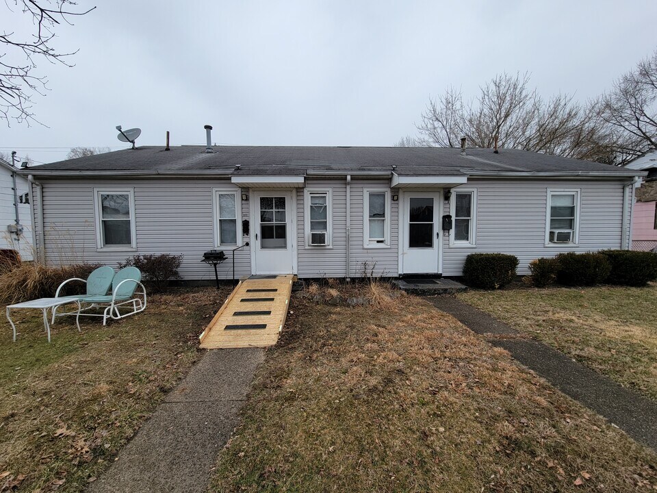 2622 Knox Ave, Unit 2622 in St. Albans, WV - Building Photo