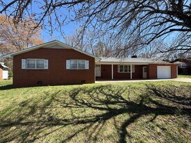 831 Delmonte Dr NW in Winston-Salem, NC - Building Photo