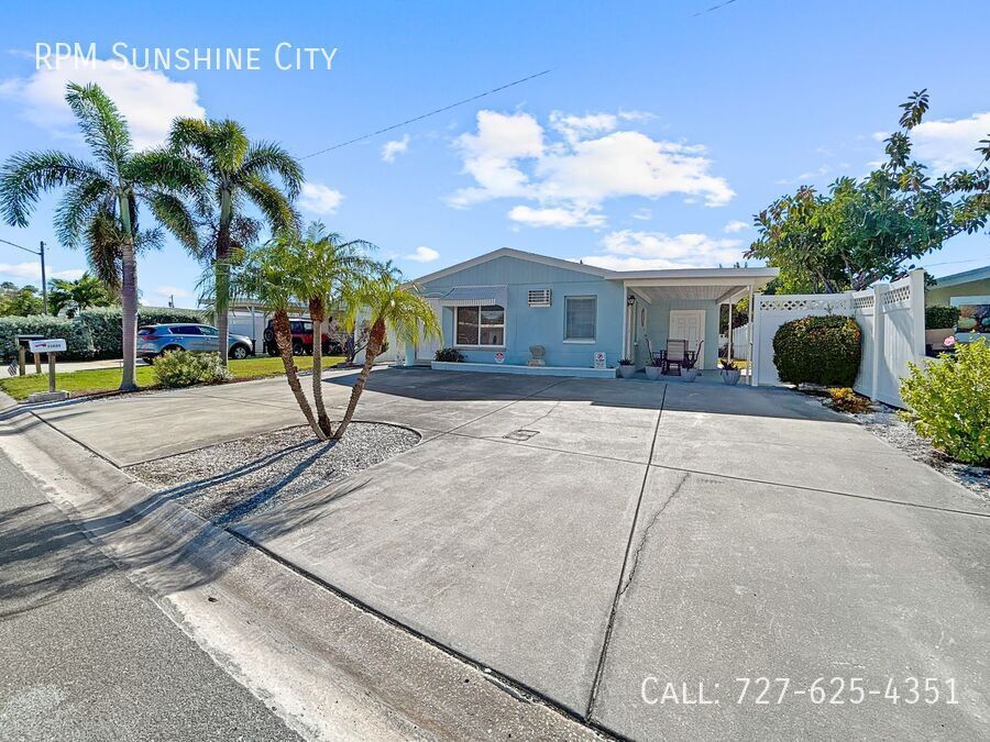 11400 2nd St E in Treasure Island, FL - Building Photo