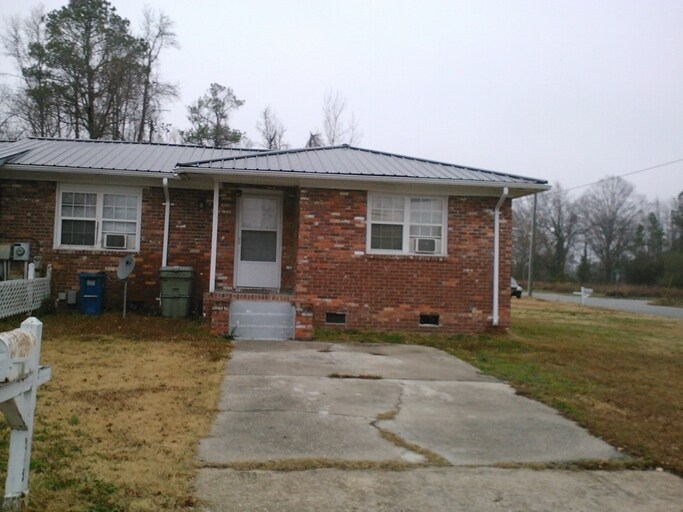 Ingram Street Apartments in Fayetteville, NC - Building Photo