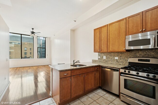 8 W Monroe St in Chicago, IL - Building Photo - Building Photo