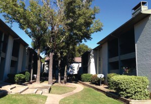 Forest Pointe in Houston, TX - Building Photo