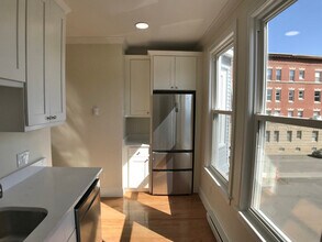 12 Harris St, Unit 2 in Brookline, MA - Building Photo - Building Photo