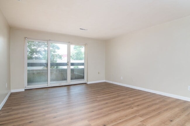 150 Elm St, Unit 1 in Braintree, MA - Foto de edificio - Building Photo