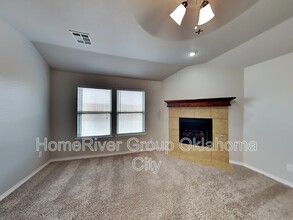 19448 Currant Dr in Edmond, OK - Foto de edificio - Building Photo