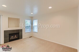 3060-3062 Lazy River Dr in West Linn, OR - Building Photo - Building Photo