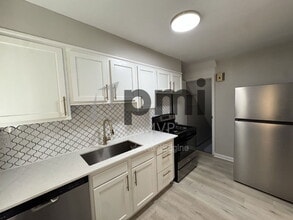 2135 Ridgeview Rd in Upper Arlington, OH - Building Photo - Building Photo