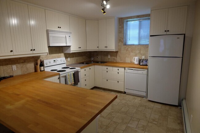 1908 26 Av SW in Calgary, AB - Building Photo - Building Photo