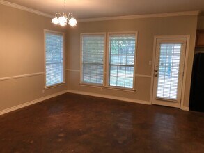 504 W N Loop Blvd in Austin, TX - Building Photo - Building Photo