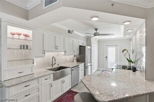 4945 Cougar Ct S in Naples, FL - Building Photo