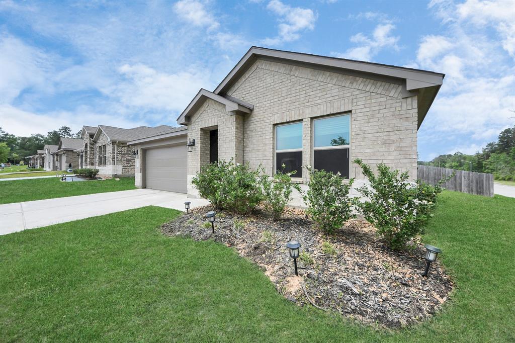 3427 Quiet Gate Lane in Conroe, TX - Foto de edificio