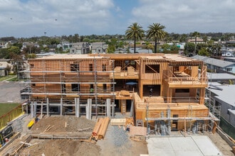 Roosevelt Nine in Carlsbad, CA - Foto de edificio - Building Photo