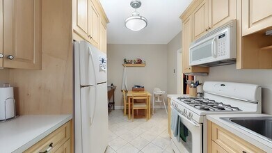 12 Sewall Ave, Unit 2 in Brookline, MA - Building Photo - Building Photo