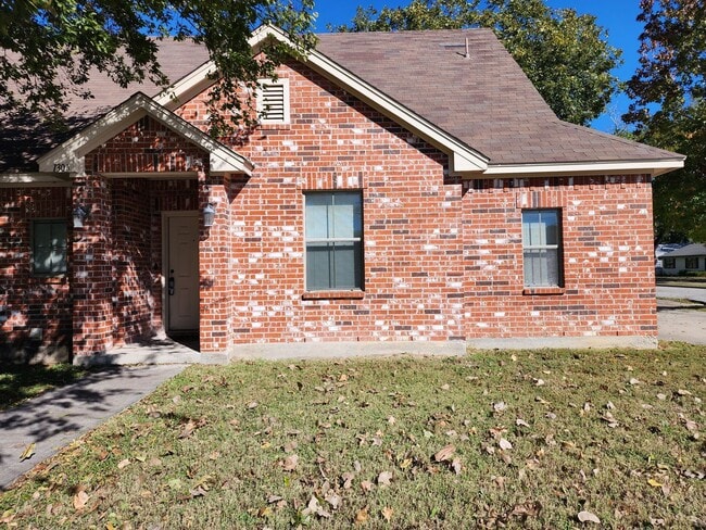 130 Del Rio Ave in Benbrook, TX - Building Photo - Building Photo