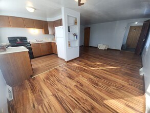 1059 Gillingham Rd in Neenah, WI - Building Photo - Building Photo