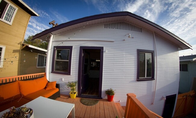 5259 Aldama St in Los Angeles, CA - Building Photo - Building Photo