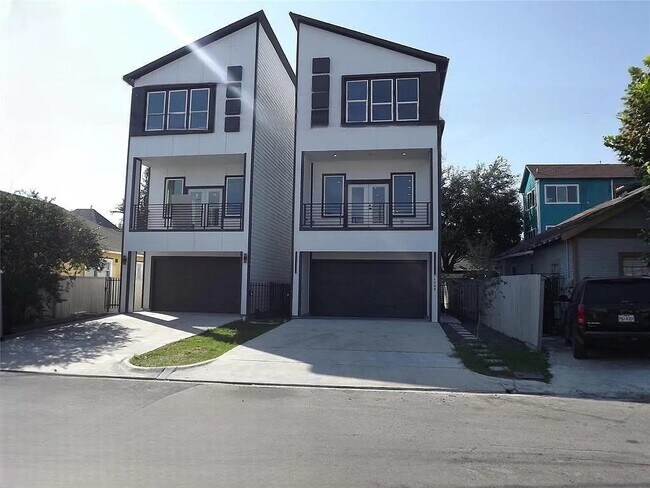 property at 1511 Alamo St