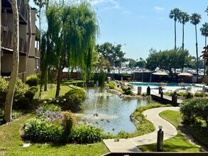 9116 Marina Pacifica Dr in Long Beach, CA - Building Photo - Building Photo
