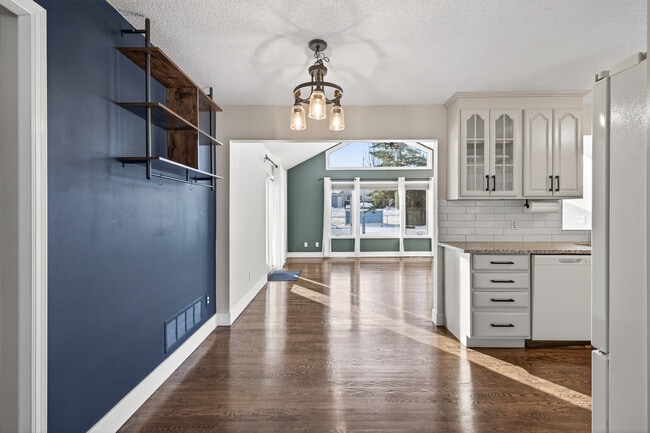 15350 Drexel Way in Apple Valley, MN - Building Photo - Building Photo