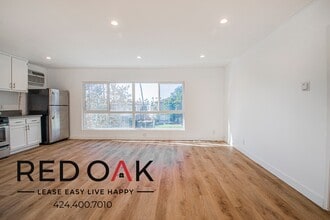 126 Catalina St in Los Angeles, CA - Foto de edificio - Building Photo