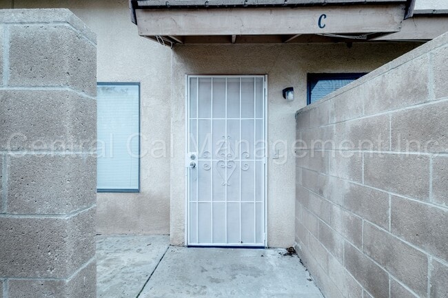 8502 Laborough Dr in Bakersfield, CA - Building Photo - Building Photo