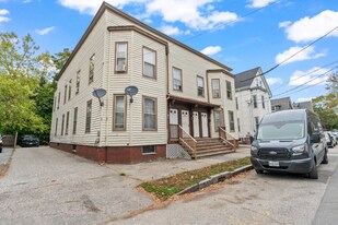 27 Frederic St, Unit B in Portland, ME - Building Photo