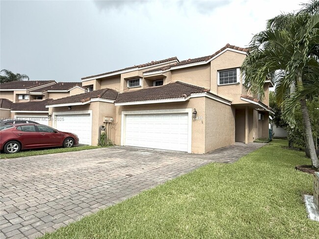 19135 NW 82nd Cir Ct in Hialeah, FL - Building Photo - Building Photo