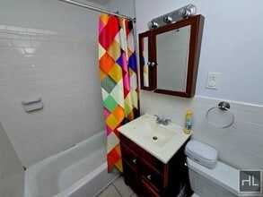 62 STREET in Queens, NY - Foto de edificio - Building Photo