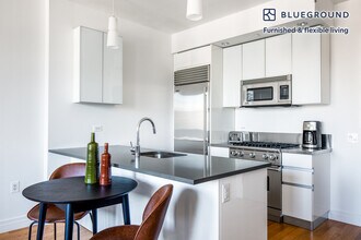550 W 54th St, Unit FL26-ID525 in New York, NY - Building Photo - Building Photo