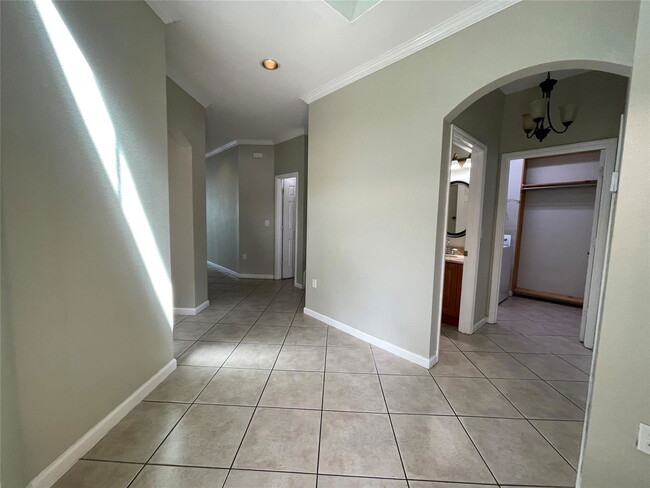 5031 Madison Lakes Cir W in Davie, FL - Building Photo - Building Photo