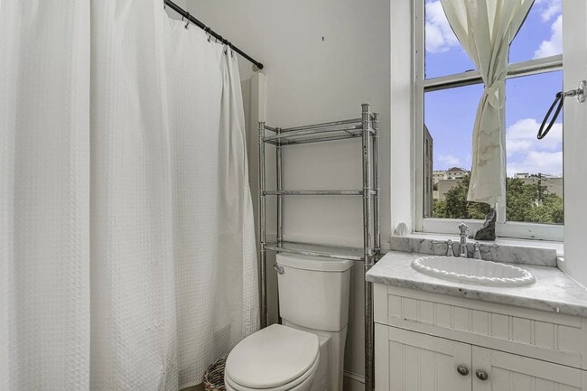 350 King St in Charleston, SC - Building Photo - Building Photo