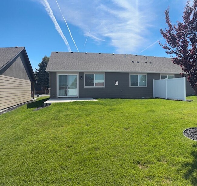 property at 414-416 S Moen St