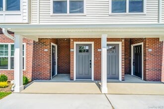 102 Dover St in Central Islip, NY - Building Photo - Building Photo