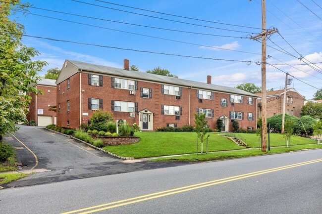 River Edge Commons in River Edge, NJ - Foto de edificio - Building Photo