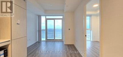 28 Interchange Wy in Vaughan, ON - Building Photo - Building Photo