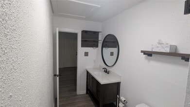 4615 Woodside St in Houston, TX - Building Photo - Building Photo