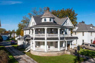 410 S Main St in Bowling Green, OH - Building Photo - Building Photo