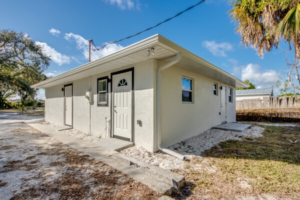 22196 Lockport Ave in Port Charlotte, FL - Foto de edificio - Building Photo