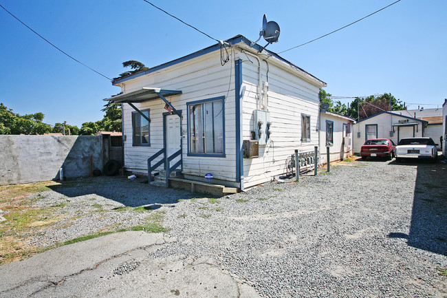 Willow Pass Road Apartments in Bay Point, CA - Building Photo - Building Photo