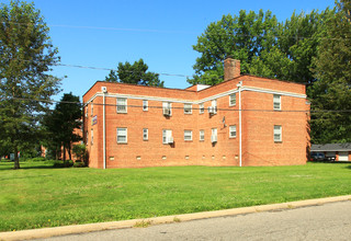 Shoreway Court Apartments in Euclid, OH - Foto de edificio - Building Photo