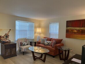 13472 Old Englishtown Rd in Wellington, FL - Building Photo - Building Photo